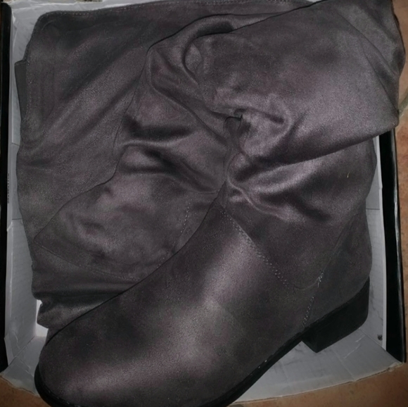 Room of Fashion Shoes - NIB - 7.5 Grey Suede Boots - Hidden Pocket